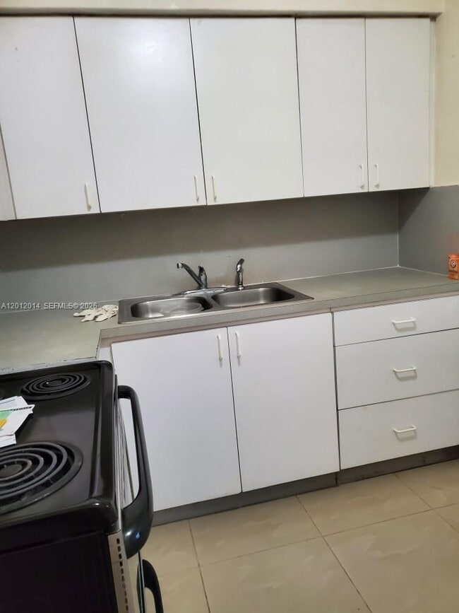 2385 NE 185th St in Miami, FL - Building Photo - Building Photo