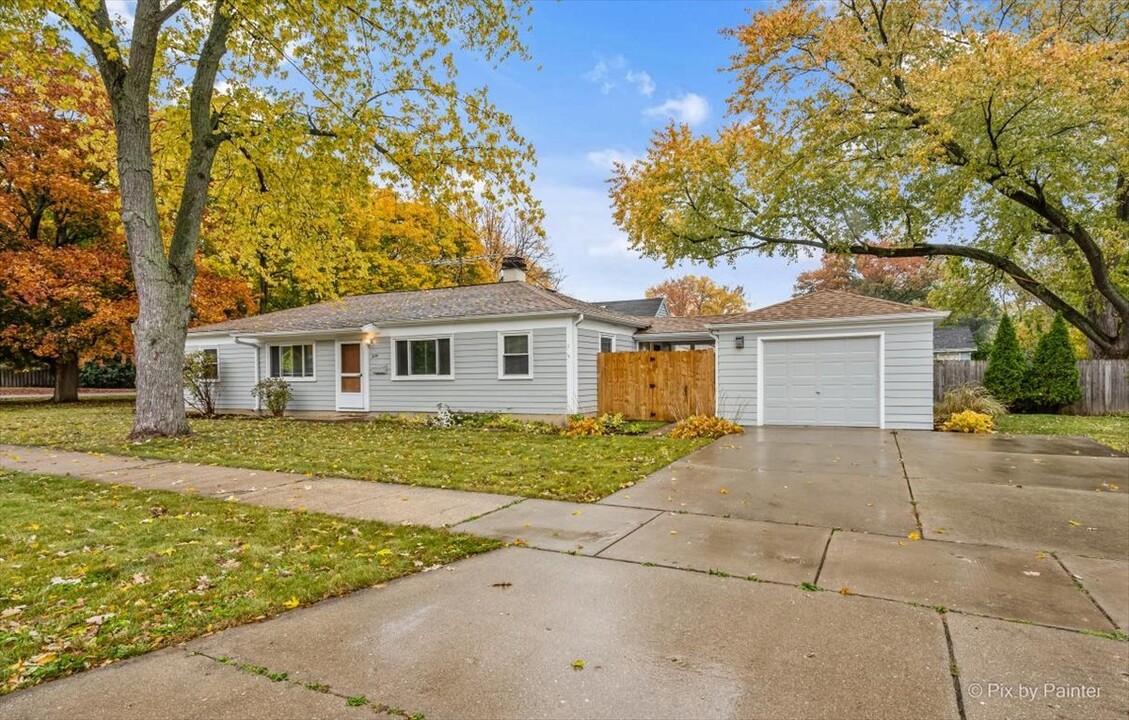 805 Dawes Ave in Wheaton, IL - Building Photo