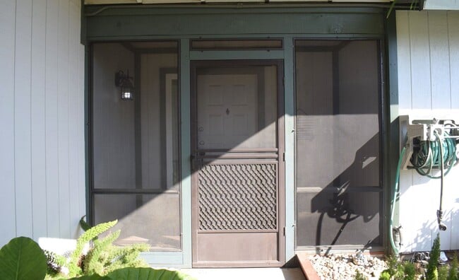 8621 Tiogawoods Dr in Sacramento, CA - Building Photo - Building Photo