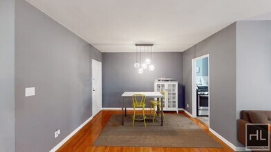 12 Westchester Ave in White Plains, NY - Building Photo - Building Photo