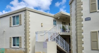 1320 Miami Rd in Fort Lauderdale, FL - Building Photo - Building Photo