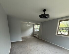 6700 S Paxton Ave in Chicago, IL - Building Photo - Building Photo