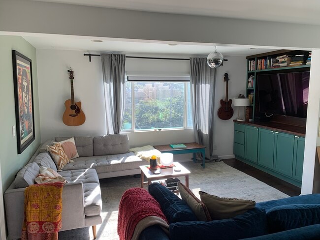 6215 Monterey Rd in Los Angeles, CA - Foto de edificio - Building Photo