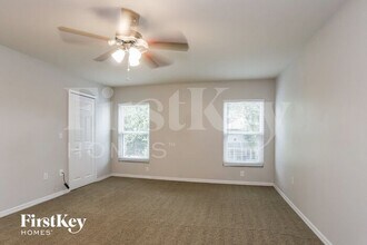3041 Savannah Oaks Cir in Tarpon Springs, FL - Building Photo - Building Photo