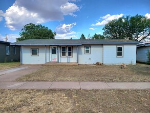 3716 Avenue U in Snyder, TX - Foto de edificio - Building Photo