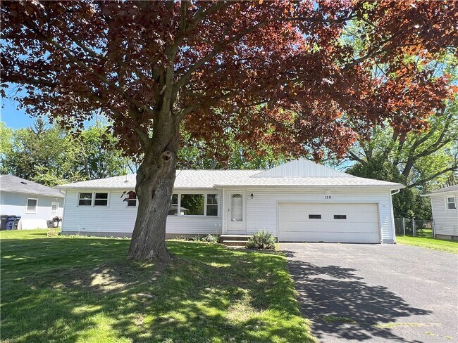 120 Sunnyside Dr in Rochester, NY - Building Photo - Building Photo