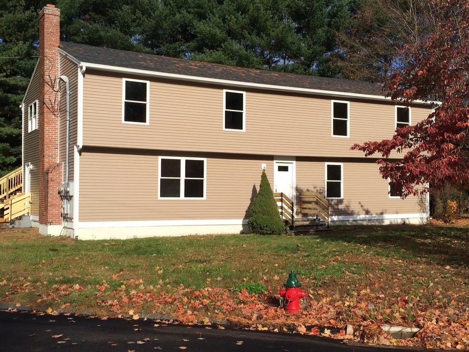 88 Shawn Dr in Bristol, CT - Foto de edificio