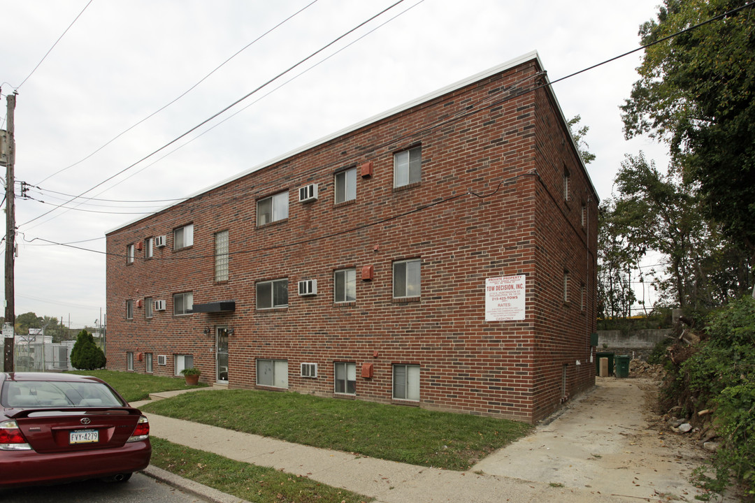 Fox Chase Apartments in Philadelphia, PA - Building Photo