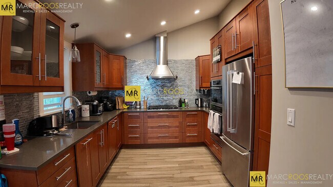 property at 313 Silver St