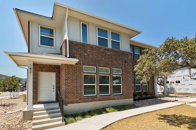 605 W South St in Leander, TX - Foto de edificio - Building Photo