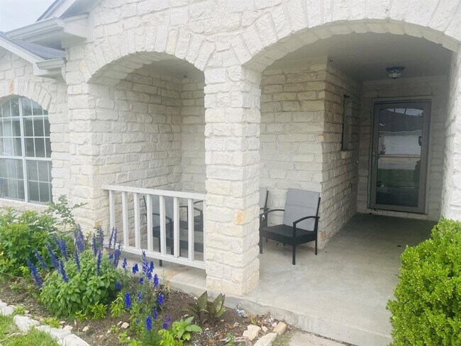 1907 Coachlamp Dr in Cedar Park, TX - Building Photo - Building Photo