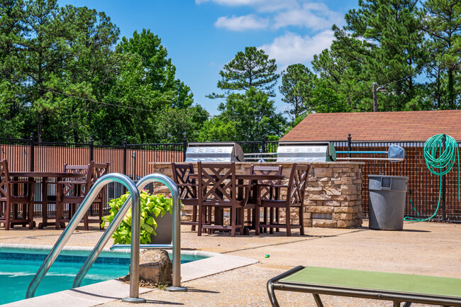 Mountain Woods Apartments in Birmingham, AL - Building Photo - Building Photo