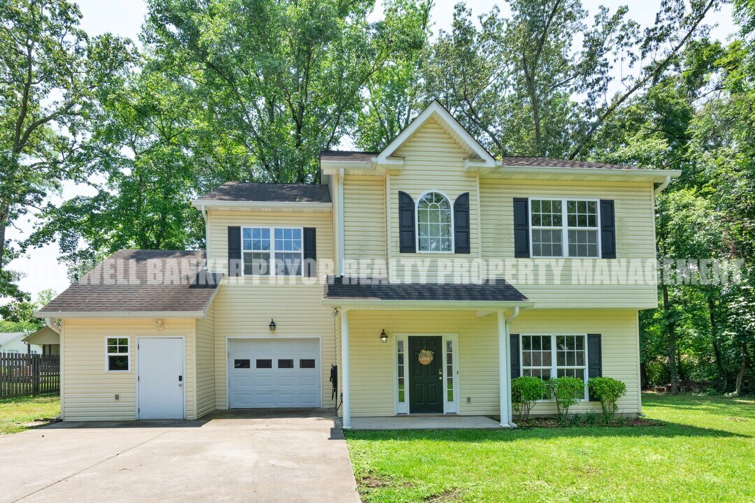 1601 Bush Rd in Chattanooga, TN - Building Photo