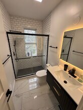 208 9th St NE in Washington, DC - Foto de edificio - Building Photo