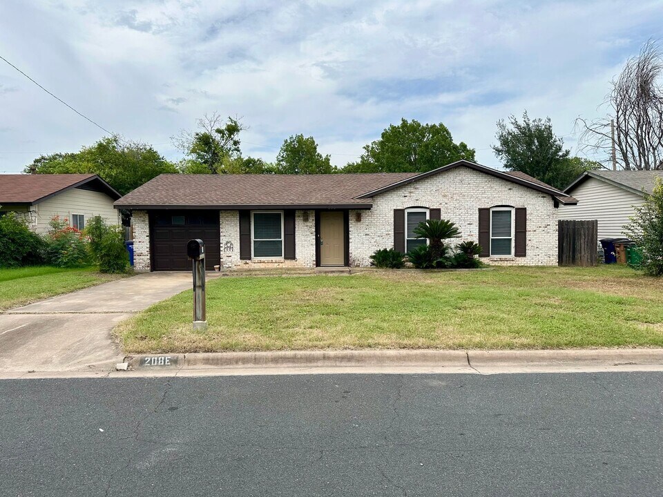 208 E Lisa Dr in Austin, TX - Foto de edificio