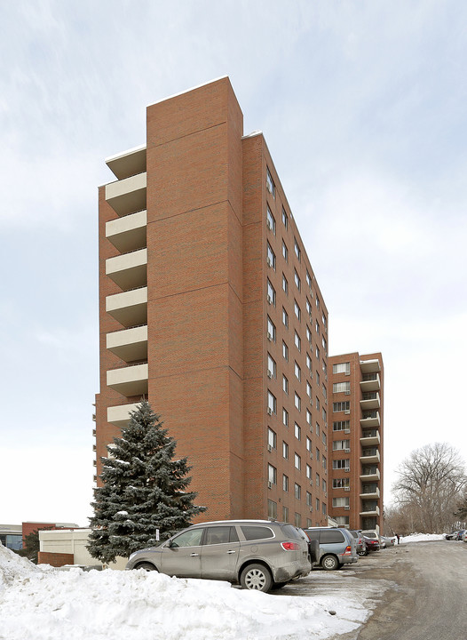 Valley Hi-Rise in St. Paul, MN - Building Photo