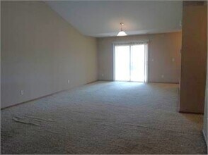520 Stonemont Dr in Manhattan, KS - Building Photo - Building Photo