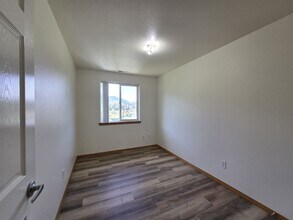 390 Maylea Pl in Canyonville, OR - Building Photo - Building Photo