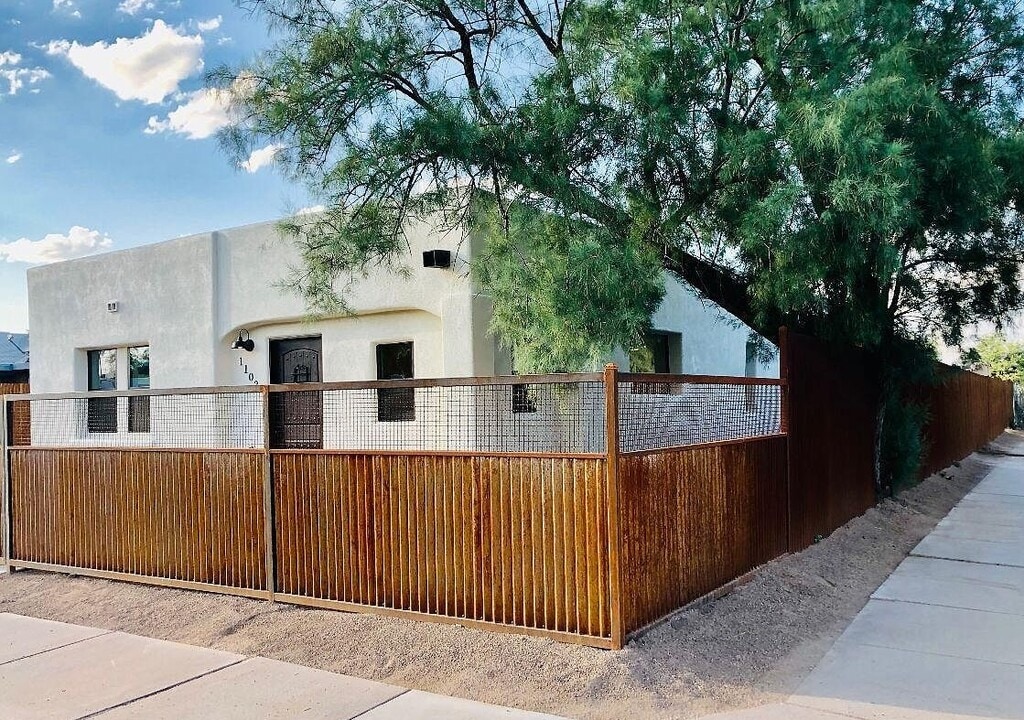 1102 W Erie St in Tucson, AZ - Foto de edificio