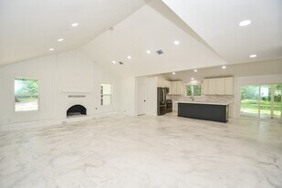 6914 Evergreen St in Magnolia, TX - Building Photo