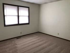 2125 Griffith St in Lincoln, NE - Building Photo - Building Photo