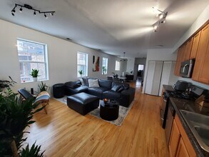 2014 W Superior St in Chicago, IL - Building Photo - Building Photo