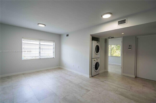 666 NE 80th St in Miami, FL - Building Photo - Building Photo