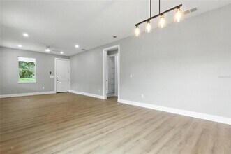 7002 N 19th St in Tampa, FL - Building Photo - Building Photo