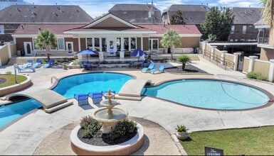 2744 Briarhurst Dr in Houston, TX - Building Photo - Building Photo