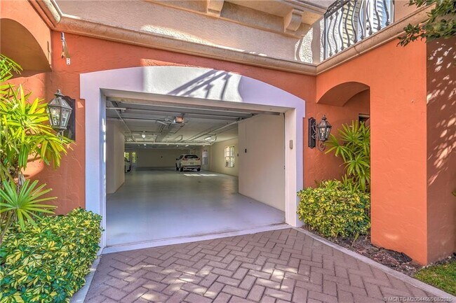 1528 NE Outrigger Landings Dr in Jensen Beach, FL - Building Photo - Building Photo