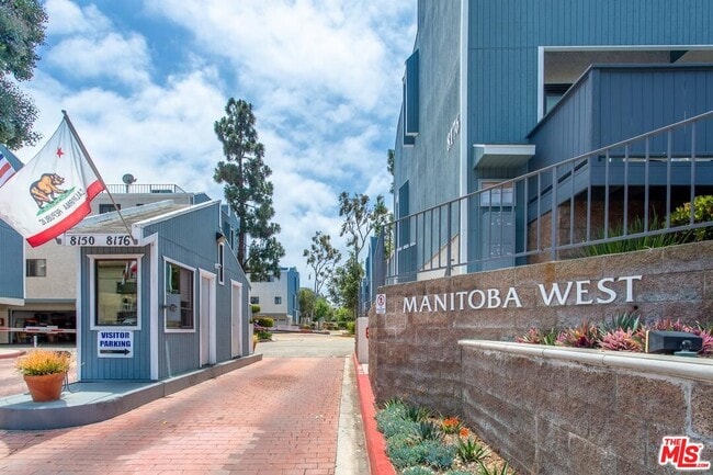 8162 Manitoba St in Los Angeles, CA - Building Photo - Building Photo