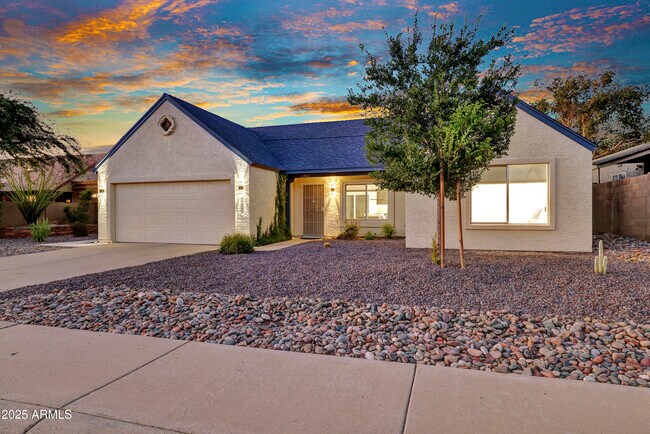 1362 E Wickieup Ln in Phoenix, AZ - Building Photo - Building Photo