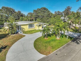 4229 SE Palmetto St in Stuart, FL - Foto de edificio - Building Photo