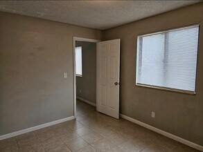 815 S Emporia St, Unit 212 in Wichita, KS - Foto de edificio - Building Photo