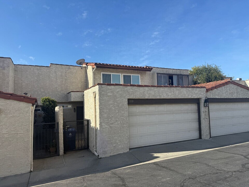 9025 Willis Ave in Los Angeles, CA - Building Photo