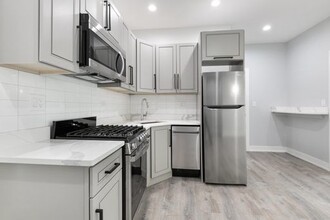 6043 N Winthrop Ave-Unit -2 in Chicago, IL - Building Photo - Building Photo