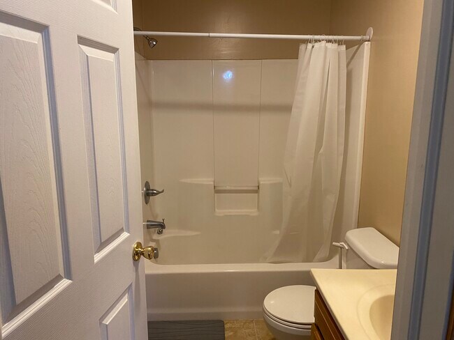 104 S Pleasant St, Unit 1 in Georgetown, OH - Foto de edificio - Building Photo