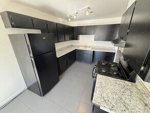 6940 Hopkins Dr in Las Vegas, NV - Building Photo - Building Photo