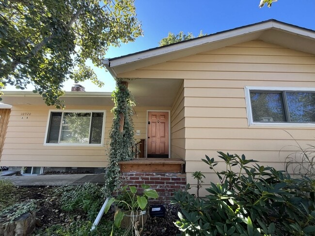 10920 SE Cherry Blossom Dr in Portland, OR - Building Photo - Building Photo