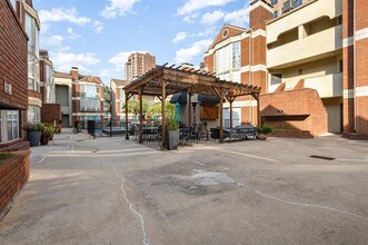 3100 Cole Ave in Dallas, TX - Building Photo - Building Photo