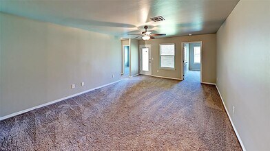 202 St Charles Way in Midwest City, OK - Building Photo - Building Photo