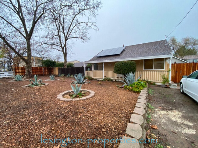 5933 Landis Ave in Carmichael, CA - Building Photo - Building Photo