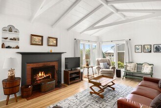 20 S Portola, Unit 208 in Laguna Beach, CA - Building Photo - Building Photo