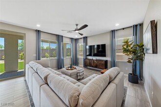 12131 Arrebol Ave in Las Vegas, NV - Building Photo - Building Photo