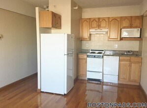 1110 Commonwealth Ave in Boston, MA - Foto de edificio - Building Photo