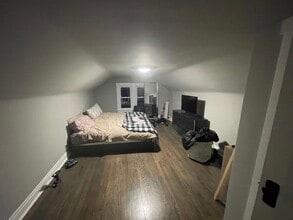 1524 E Algonquin Rd in Des Plaines, IL - Foto de edificio - Building Photo