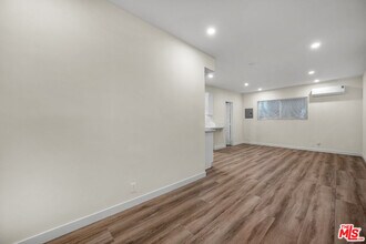 945 Hilldale Ave in West Hollywood, CA - Building Photo - Building Photo