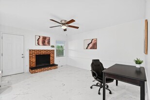 1415 Lindsay Ln in Florissant, MO - Building Photo