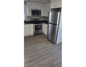 61 Lincoln Ave-Unit -2 in Saugus, MA - Foto de edificio - Building Photo