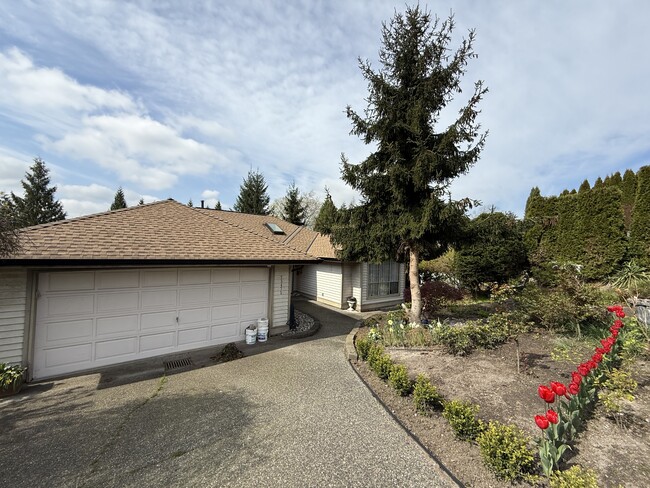23475 Tamarack Ln in Maple Ridge, BC - Building Photo - Building Photo